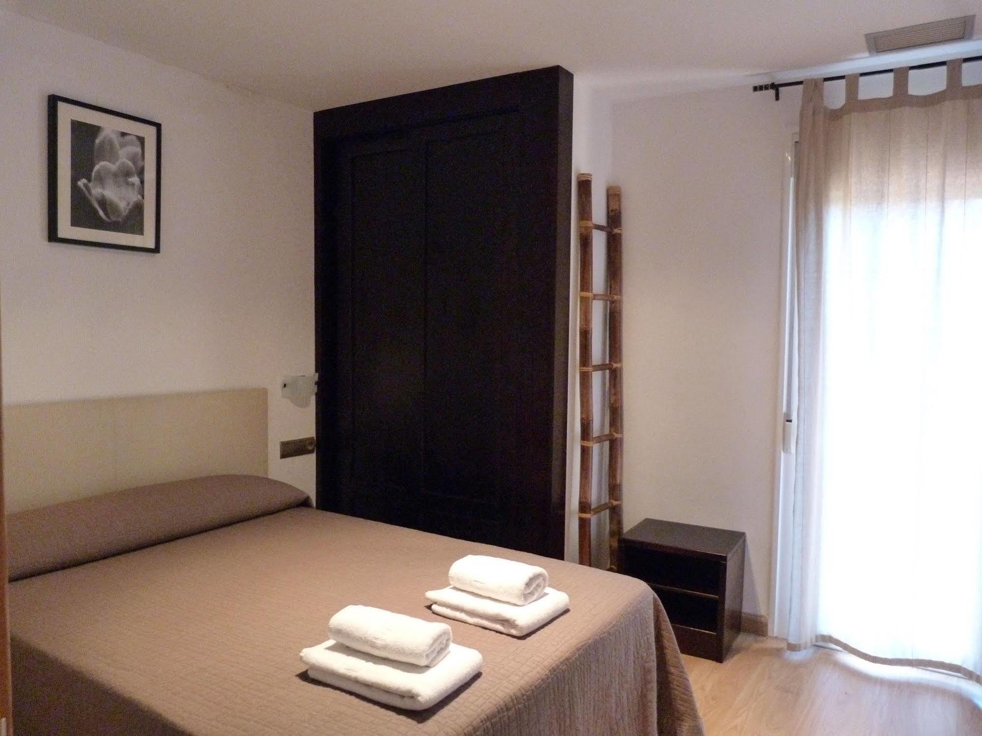 Apartamentos Puerta De Ordesa Laspuña Екстериор снимка