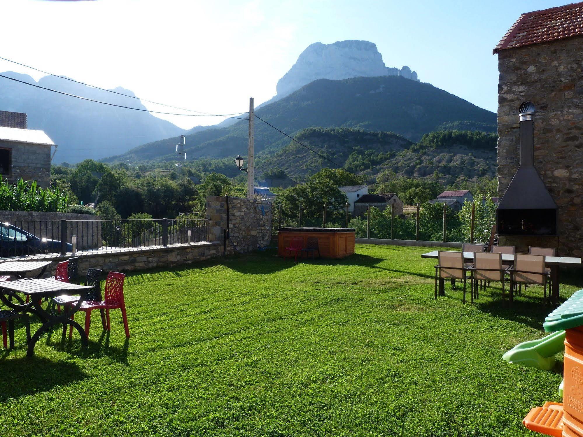 Apartamentos Puerta De Ordesa Laspuña Екстериор снимка